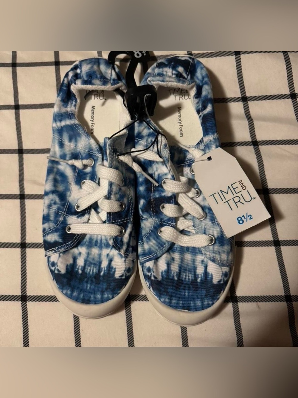 Time and Tru Women’s Blue Tie-Dye Canvas Sneakers